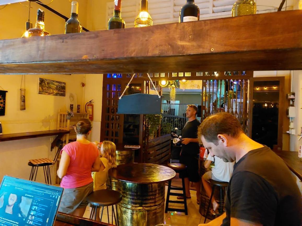 Peri Evi Hostel Phnom Penh Bassac Lane Kültér fotó