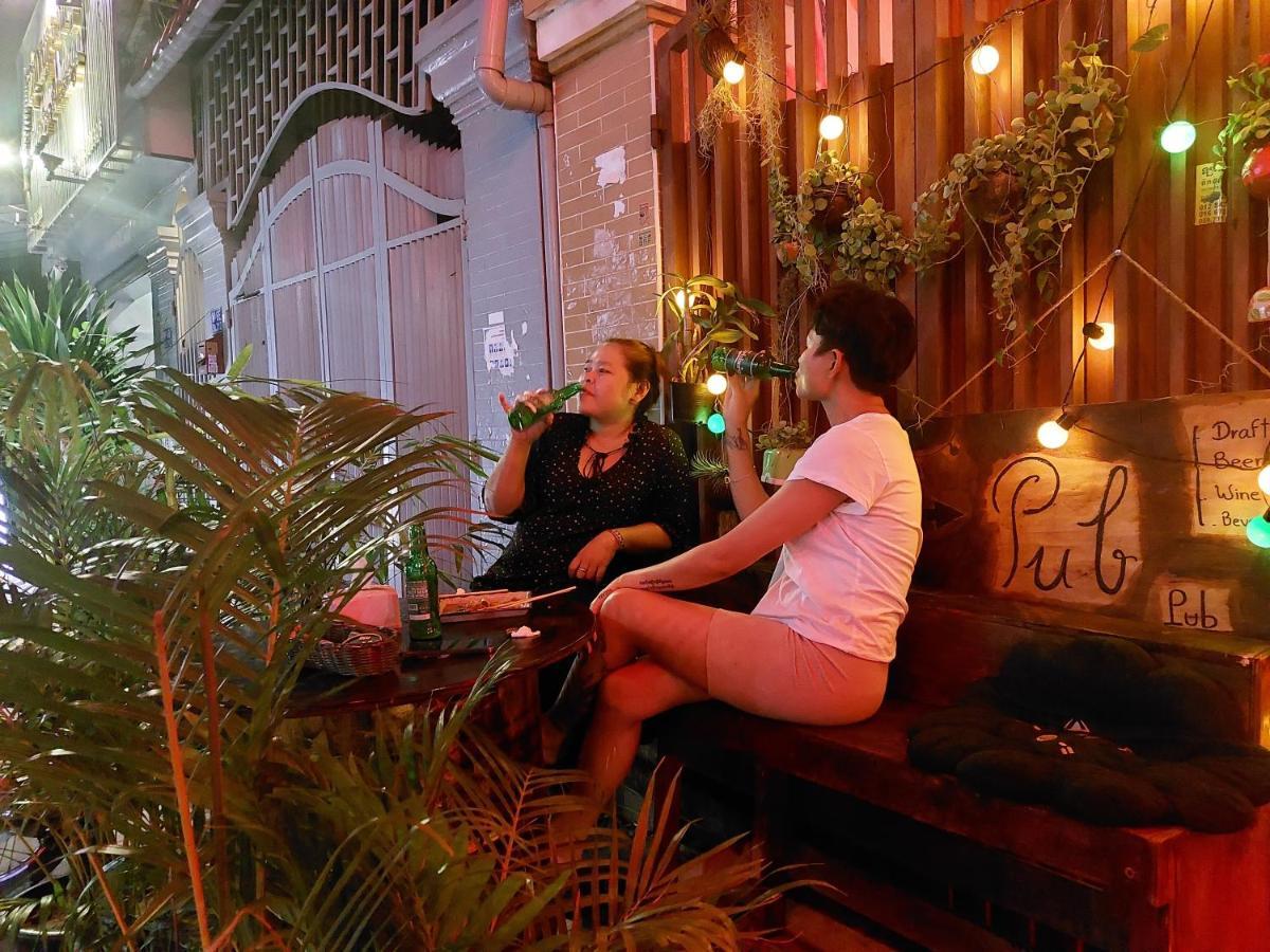 Peri Evi Hostel Phnom Penh Bassac Lane Kültér fotó